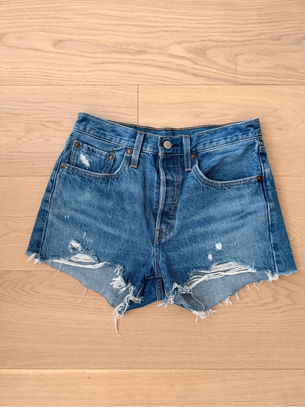 high waisted distressed levis shorts